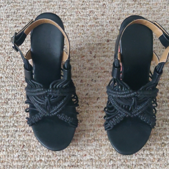 Wedge - Picture 2 of 4